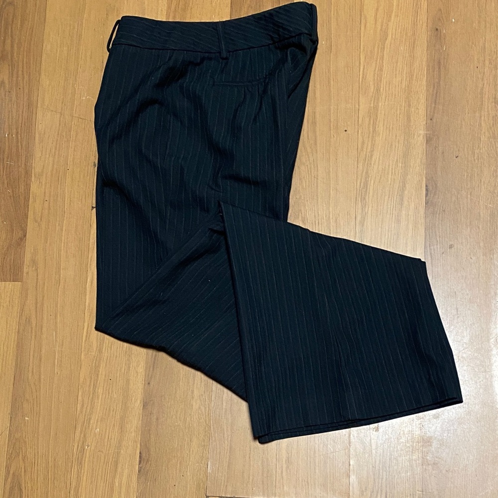 Tahari Women’s Navy Blue Pinstripe Pants